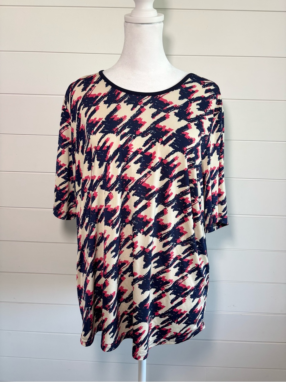 Anthropologie Vintage Houndstooth Navy, Cream & Coral Abstract Print Top Size 16